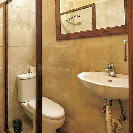 Laremi Gozo Bed & Breakfast 4*